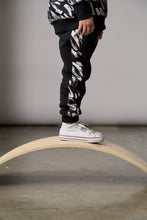 Load image into Gallery viewer, Brush Stroke Sweatpant - Black
