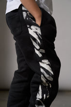 Load image into Gallery viewer, Brush Stroke Sweatpant - Black