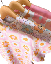 Load image into Gallery viewer, Shorts Set | Retro Daisy