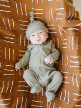 Load image into Gallery viewer, Green Organic Ribbed Newborn Knot Hat