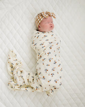 Load image into Gallery viewer, Cream Floral Muslin Swaddle Blanket