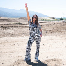 Load image into Gallery viewer, B&amp;W Wavy Checker | Women&#39;s Flare Set