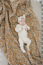 Load image into Gallery viewer, Magnolia Muslin Quilt