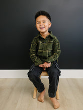 Load image into Gallery viewer, Max Button Up Shirt