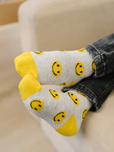 Load image into Gallery viewer, Smiley/Peace Socks 2 Pack