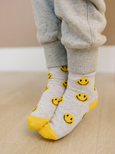 Load image into Gallery viewer, Smiley/Peace Socks 2 Pack