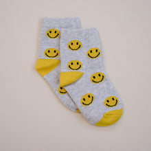 Load image into Gallery viewer, Smiley/Peace Socks 2 Pack