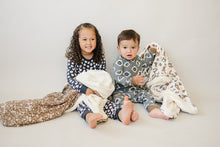 Load image into Gallery viewer, Navy Daisy Ribbed Bamboo Cozy Set